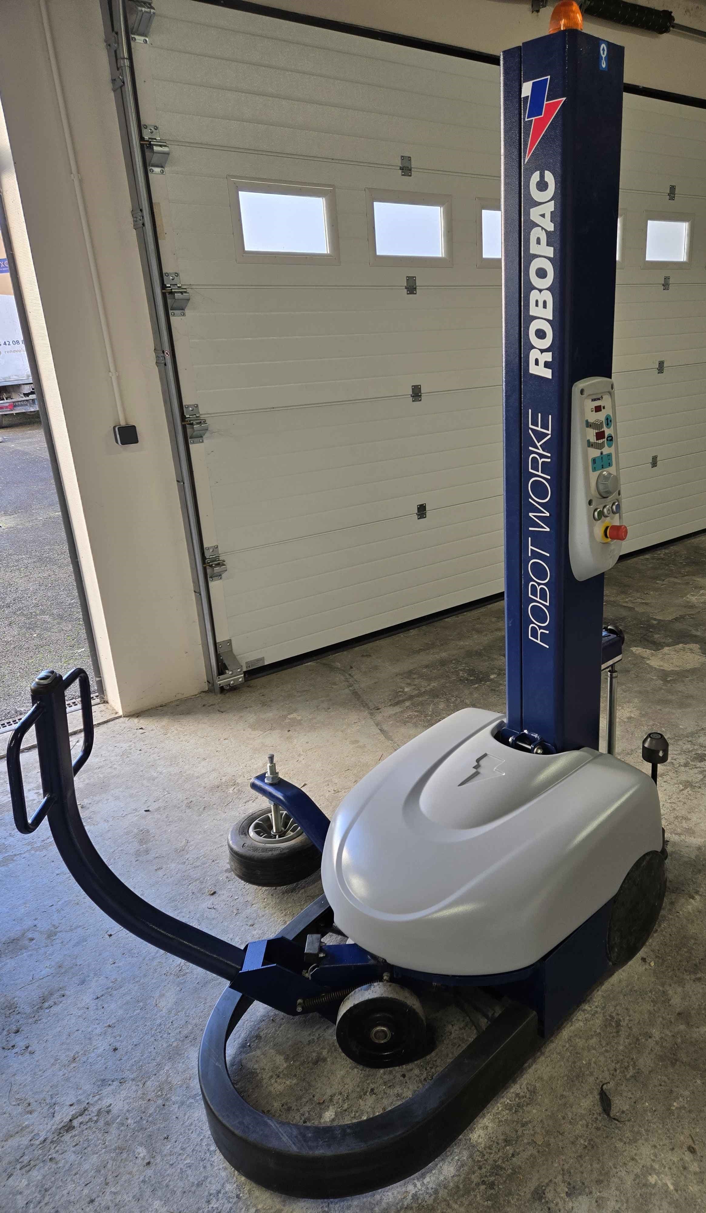 Robot filmeur de palette ROBOPAC ROBOT WORKER KN/104195 – 2011 | Occasion - Équipement professionnel d'occasion - Smart Reuse