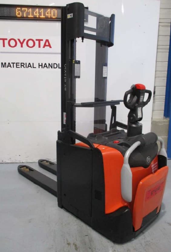 Gerbeur électrique TOYOTA SPE120L 2020 Reconditionné - Équipement professionnel d'occasion - Smart Reuse