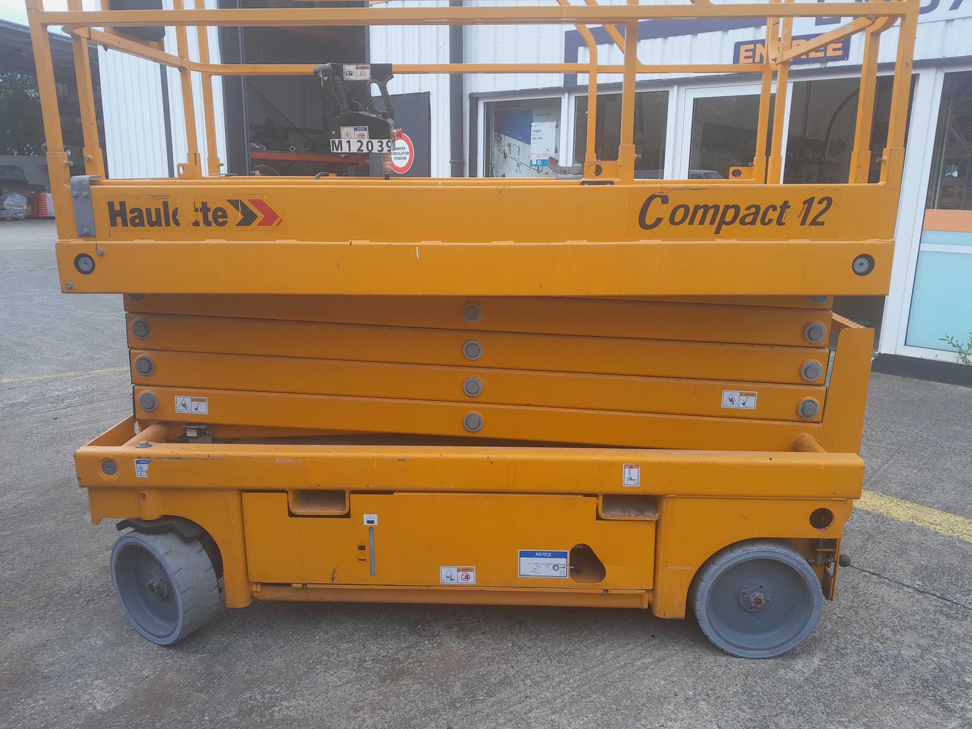 NACELLE CISEAUX ELEC 12M HAULOTTE COMPACT 12 06/2016 Reconditionné - Équipement professionnel d'occasion - Smart Reuse