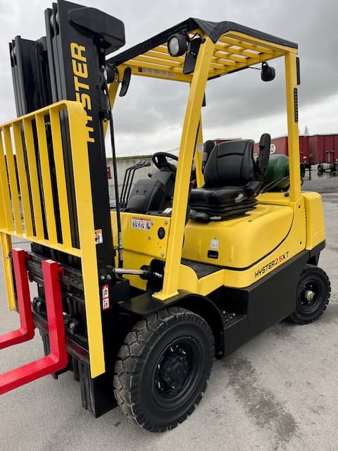Chariot élévateur frontal gaz Hyster H2.5XT – 2017 | Reconditionné - Équipement professionnel d'occasion - Smart Reuse