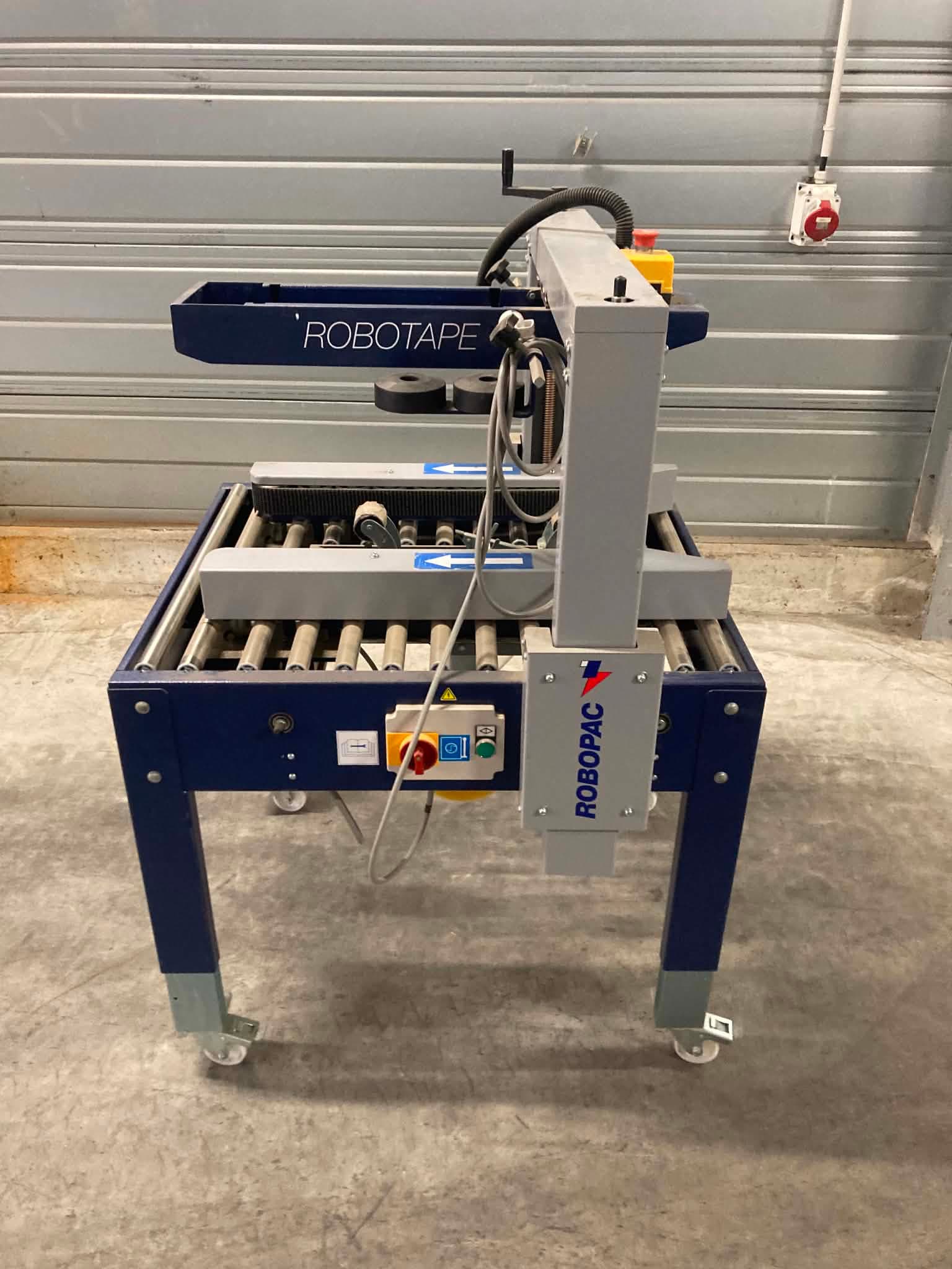 Fermeuse de caisse ROBOPAC Robotape 50 ME 2022 Occasion - Équipement professionnel d'occasion - Smart Reuse
