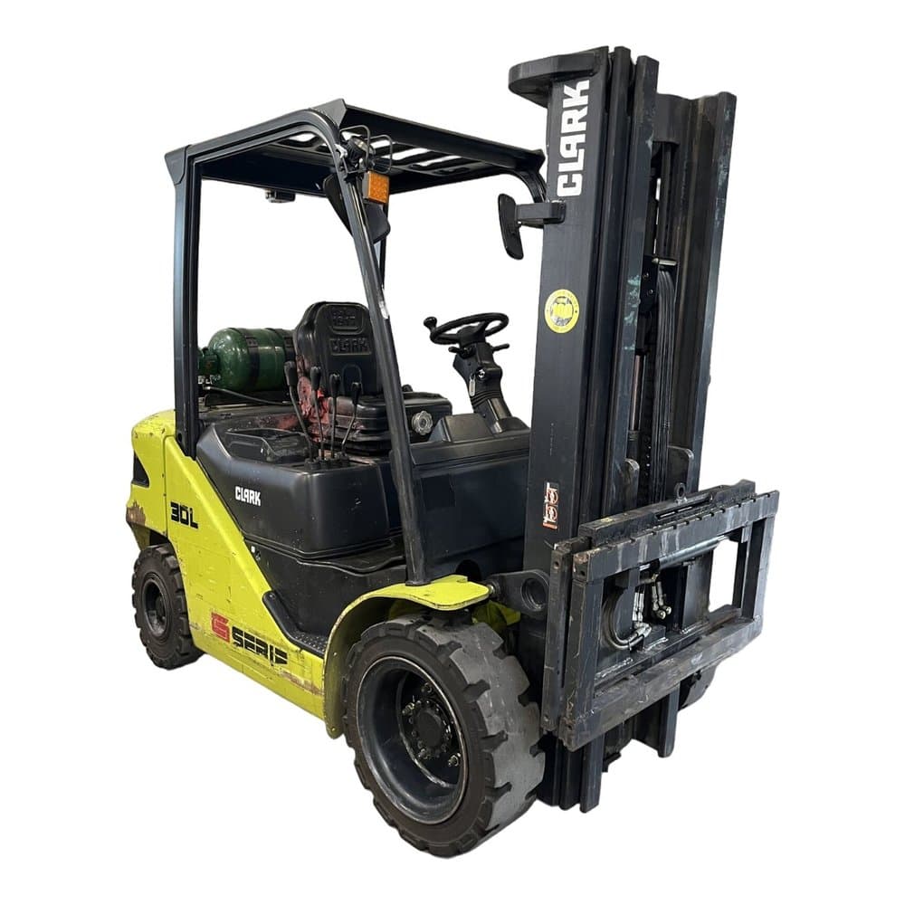 Chariot élévateur frontal gaz Clark S30L 2019 Occasion — matériel professionnel d'occasion reconditionné Smart Reuse