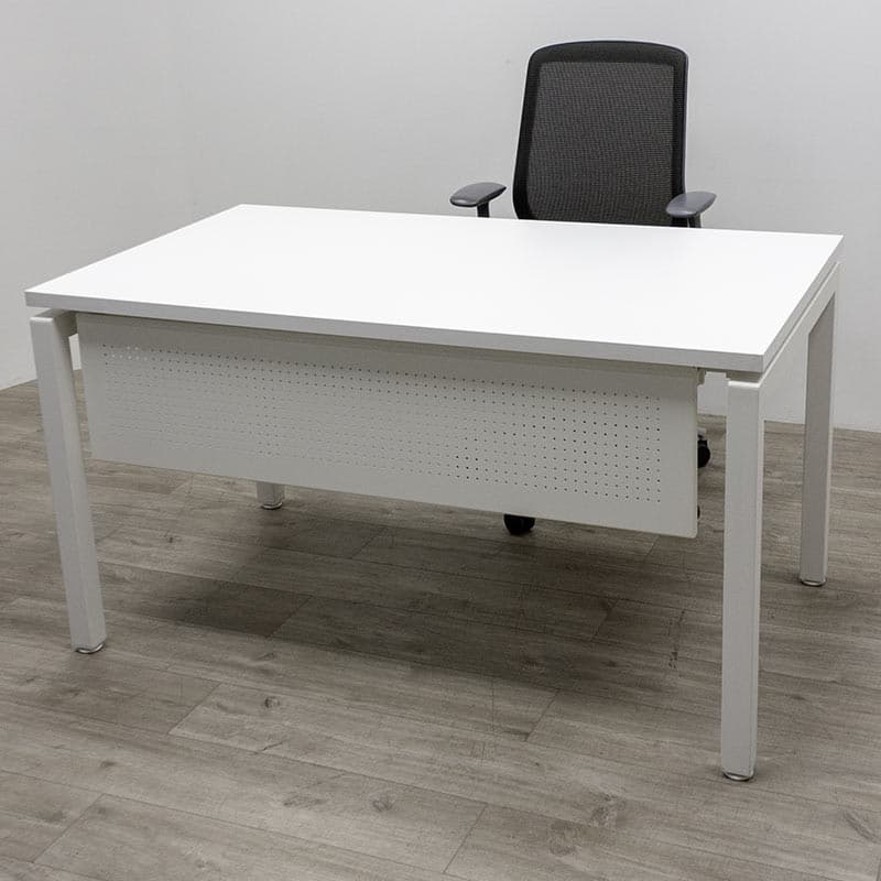 Bureau droit reconditionné L140 blanc avec voile de courtoisie Reconditionné — matériel professionnel d'occasion Smart Reuse