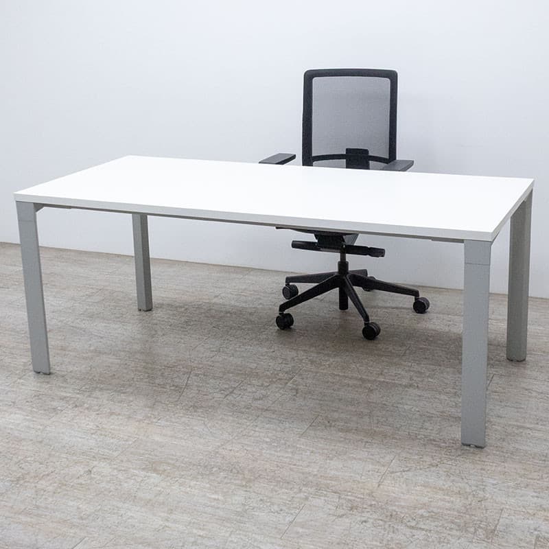 Bureau droit reconditionné L180 blanc et gris aluminium Reconditionné — matériel professionnel d'occasion Smart Reuse