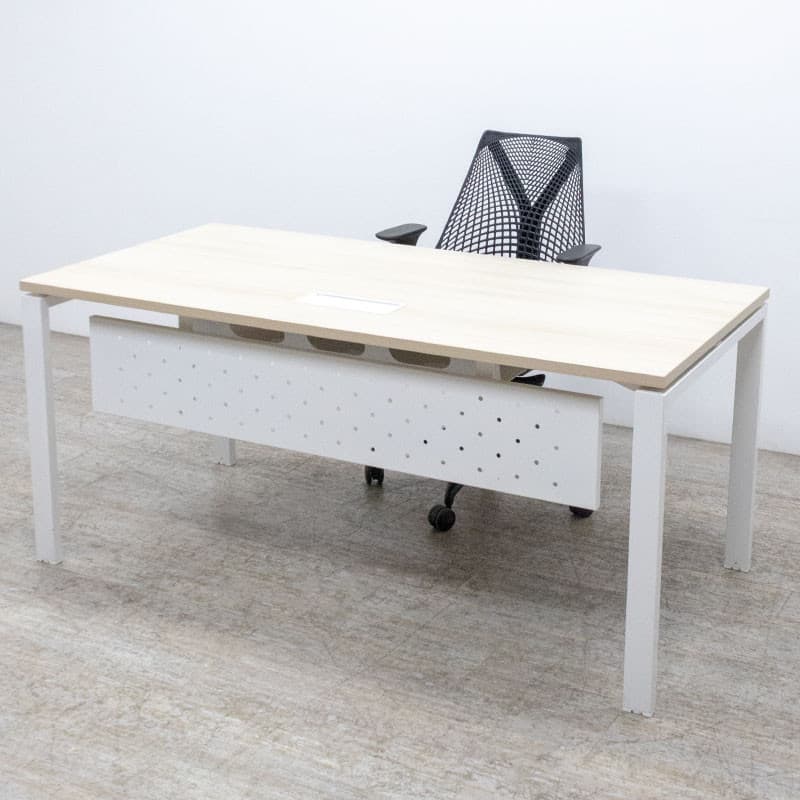 Bureau droit reconditionné L160 frêne avec voile de courtoisie Reconditionné — matériel professionnel d'occasion Smart Reuse