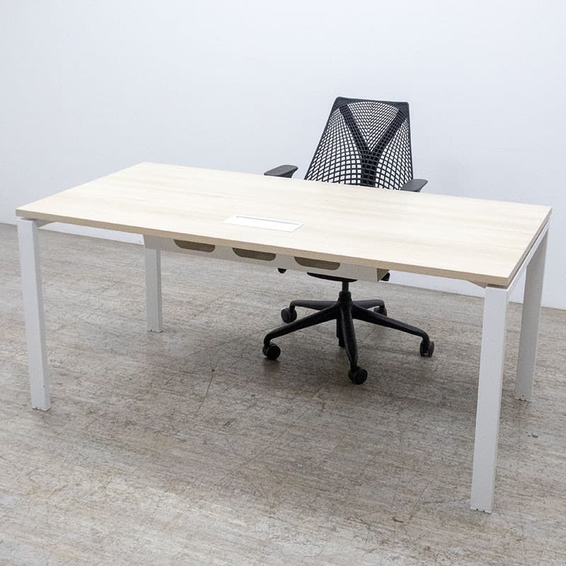 Bureau droit reconditionné L160 frêne et blanc Reconditionné — matériel professionnel d'occasion Smart Reuse