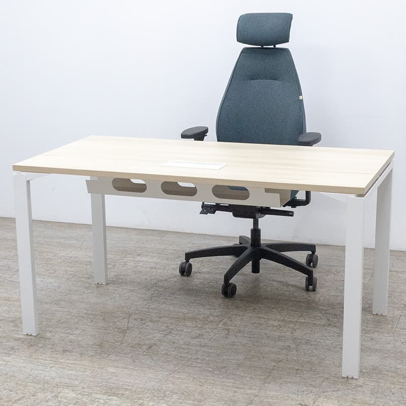 Bureau droit reconditionné L140 chêne cérusé Reconditionné — matériel professionnel d'occasion Smart Reuse