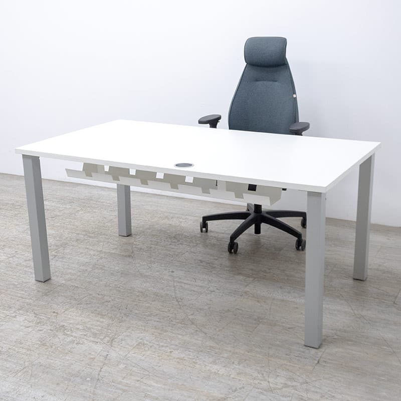 Bureau droit reconditionné L160 blanc, passage de câble à gauche Reconditionné — matériel professionnel d'occasion Smart Reuse