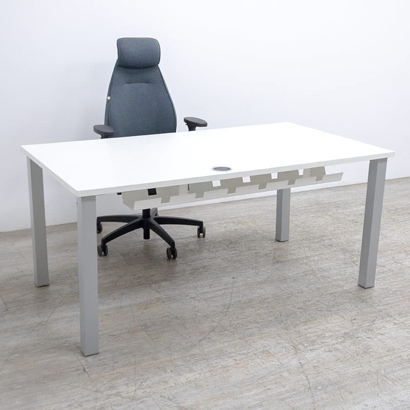 Bureau droit reconditionné L160 blanc, passage de câble à droite Reconditionné — matériel professionnel d'occasion Smart Reuse